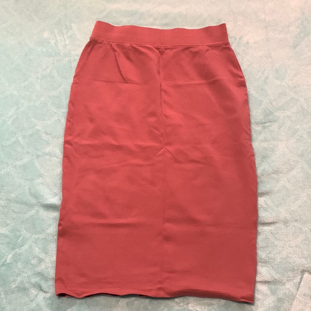 knee length tight fitting skirt